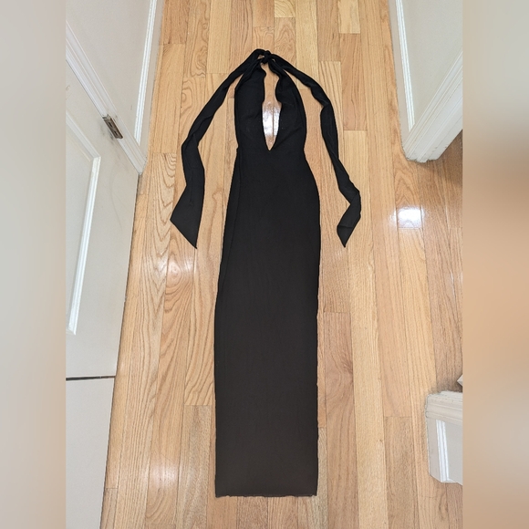 2. NWT SKIMS SUMMER MESH DEEP PLUNGE MULTI-WAY LONG DRESS - Picture 4 of 5